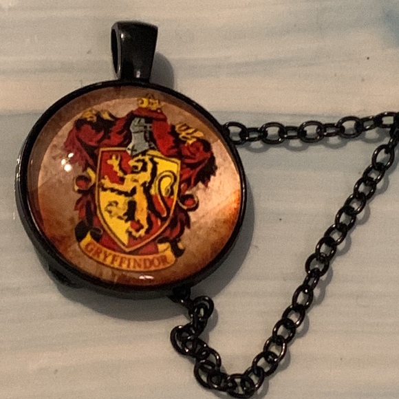 Gryffindor Harry Potter Necklace - Picture 2 of 5
